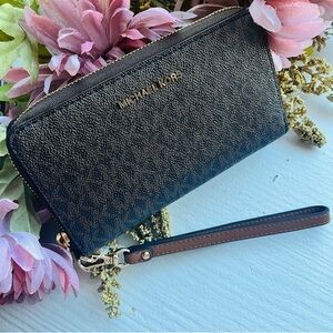 Michael Kors Signature Print Phone Wallet Wristlet Zip Closure NWT